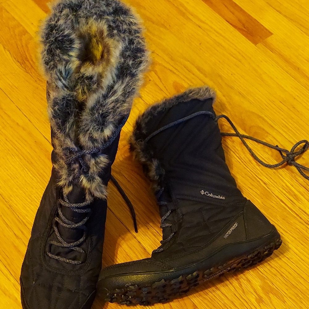 Columbia Women's Black and Gray Winter Boots